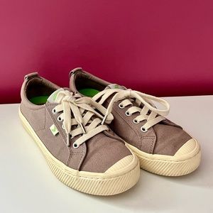Cariuma Oca Low Mystic Grey Canvas Sneaker